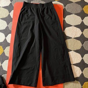 Lululemon Stretch Woven Wide-Leg High-Rise Crop BLK szM